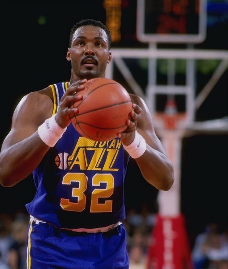 马龙罚球在念什么「NBA5大未解之谜至今都没答案马龙罚球念咒语穆大叔年纪」