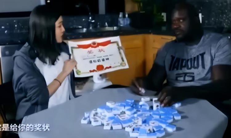 nba球星中国美食「NBA球星中国行真是入乡随俗汤神吃臭豆腐奥尼尔成雀神」