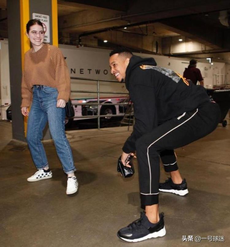 nba黑白夫妻「令人羡慕NBA顶级黑白配结婚2周年秀恩爱32岁CJ,持续逆袭」