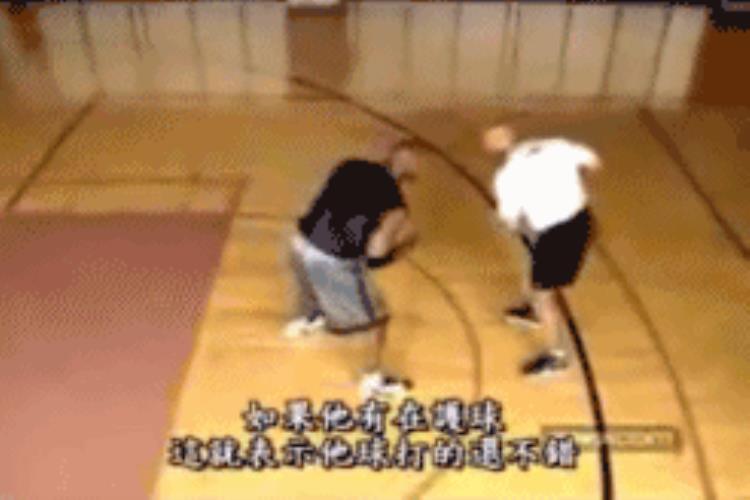 乔丹防守姿势「篮球防守教学跟着乔丹学习防守脚步」