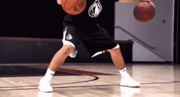 篮球如何练好控球「NBA训练师教你如何让篮球手感瞬间提升的控球训练抓紧学学」