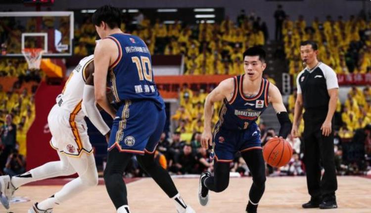 cba深圳队战绩「CBA最新排行榜深圳队稳定前4北京男篮掉队同曦5连败大跌」