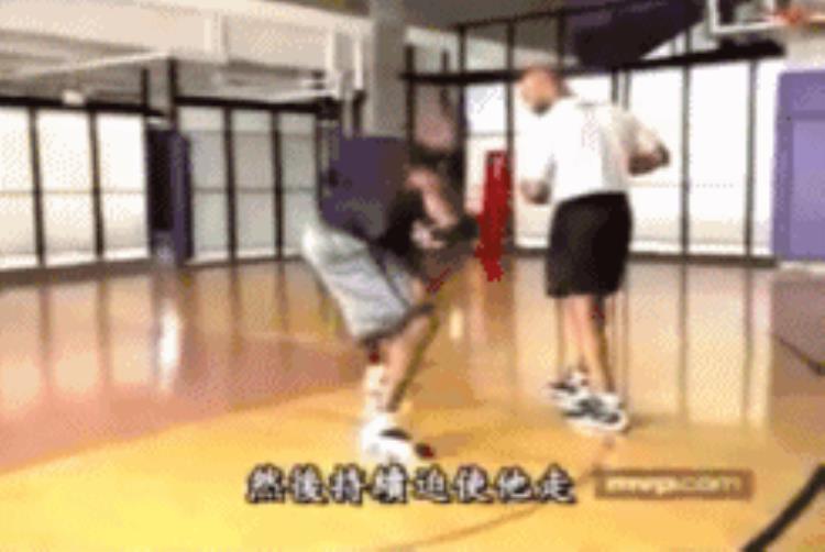 乔丹防守姿势「篮球防守教学跟着乔丹学习防守脚步」