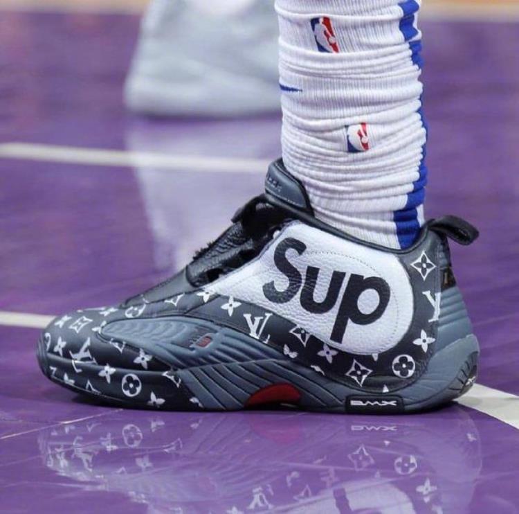 今天nba赛场上又有哪些球星穿了酷炫的好鞋「今天NBA赛场上又有哪些球星穿了酷炫的好鞋」