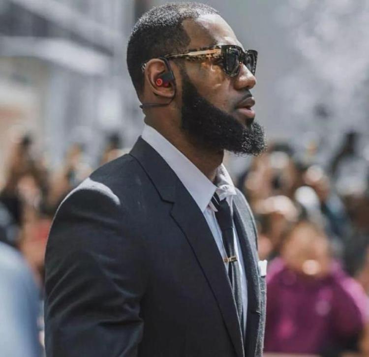 nba球员穿西服「NBA球星穿上西装都啥样杜兰特气质感人甜瓜穿成黑帮大佬」