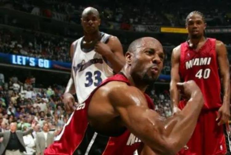 nba最强壮的球员排名「对抗能力爆表盘点NBA最强壮的十大球星詹姆斯仅排第九」