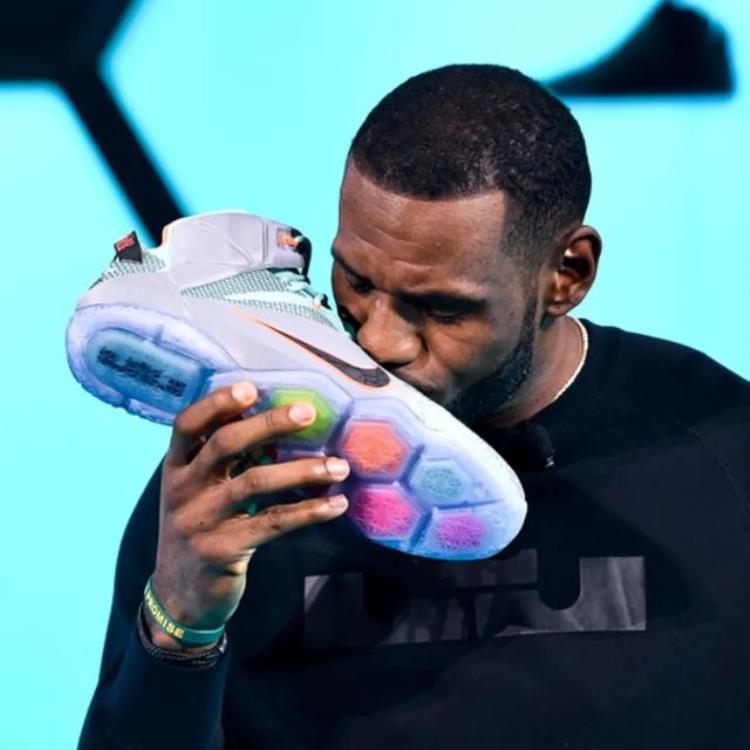 第一位nba现役10亿美元富翁詹姆斯凭什么夺冠「第一位NBA现役10亿美元富翁詹姆斯凭什么」