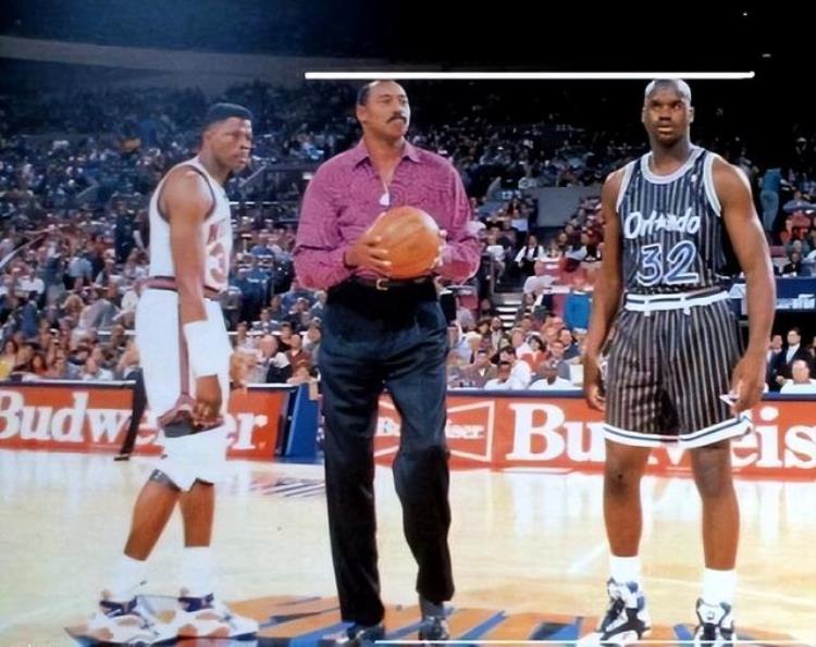NBA只有四名球员分别在不同球队拿过MVP看看他们都是谁