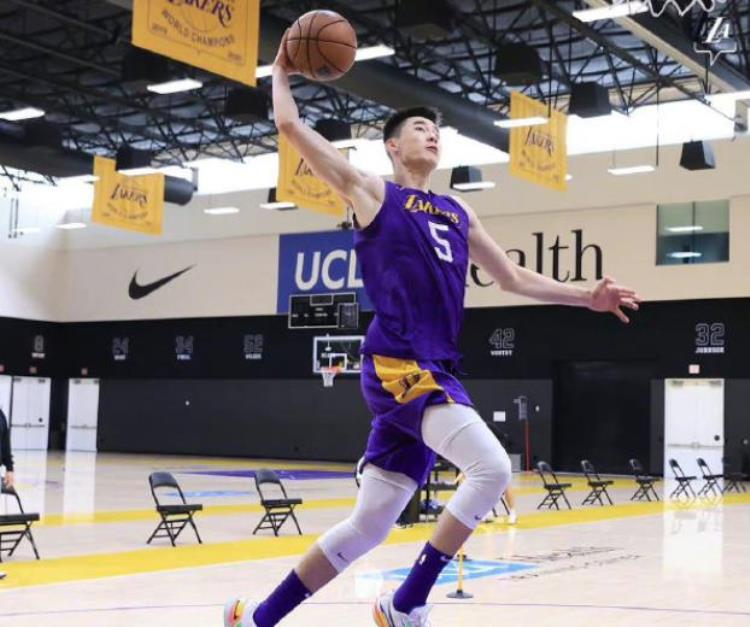 脚踝骨折的足球运动员「唉脚踝骨折为NBA最拼命的中国球员」