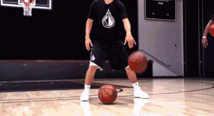 篮球如何练好控球「NBA训练师教你如何让篮球手感瞬间提升的控球训练抓紧学学」