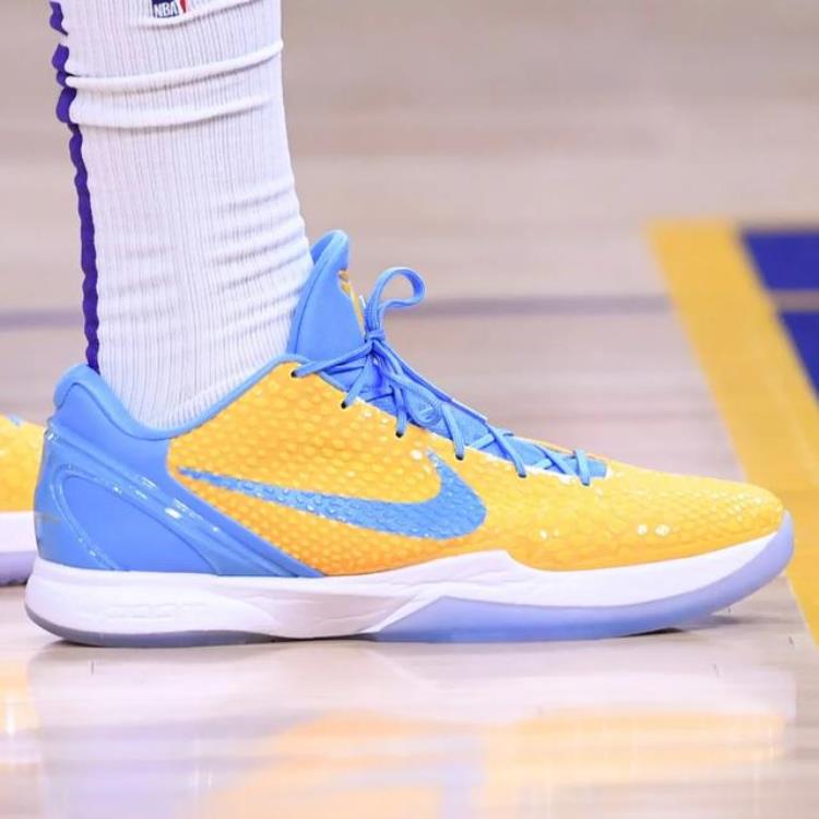 马刺 球星「NBA球员上脚马刺新星穿李宁球鞋史蒂芬森的签名鞋」