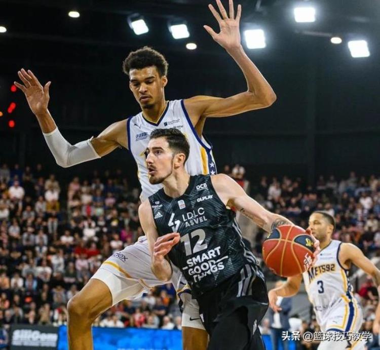 文班亚马「NBA准状元文班亚马又长高了穿鞋后身高2米26大姚版杜兰特」