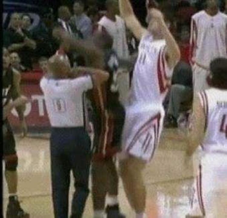 nba裁判判错怎么办「在NBA当裁判有多不易姚明跳球误伤裁判刚开场就下场」
