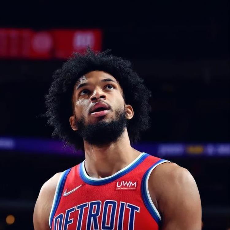 nba 骨折「骨折手术NBA榜眼变成玻璃人为了选他放弃东契奇」