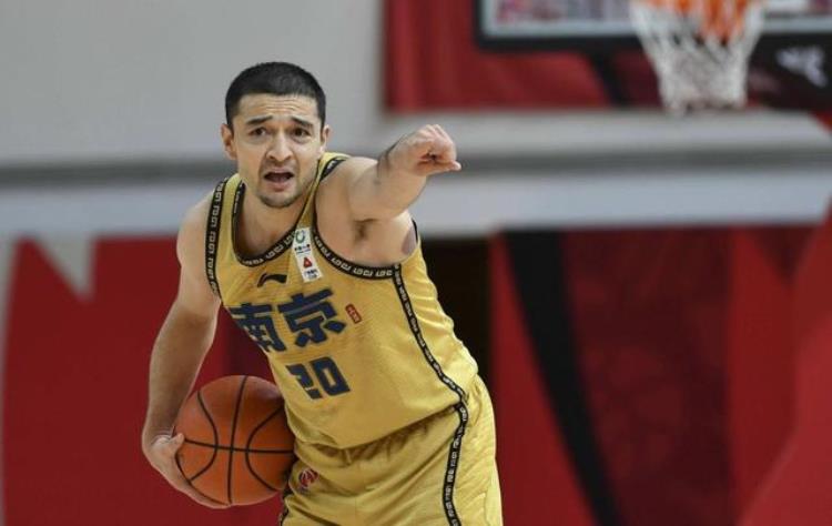 NBA和CBA里有哪些人同时兼任球员和主教练CBA四位NBA两位