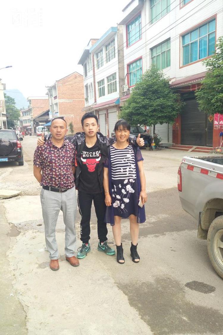 我边摆摊边练球身高1米68职业梦碎却被马布里邀请一起训练
