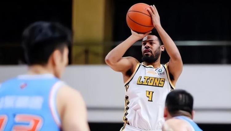 nba球员库克「和主教练吵起来了NBA冠军库克在CBA打了14场比赛表现如何」