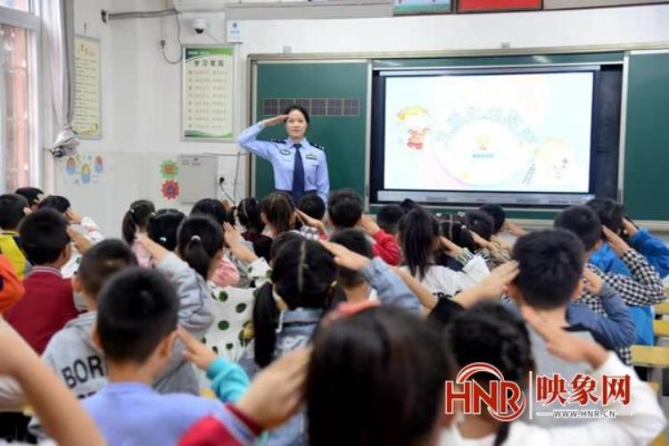 河南新乡张静「新乡女警张爽榜样力量谱写芳华」