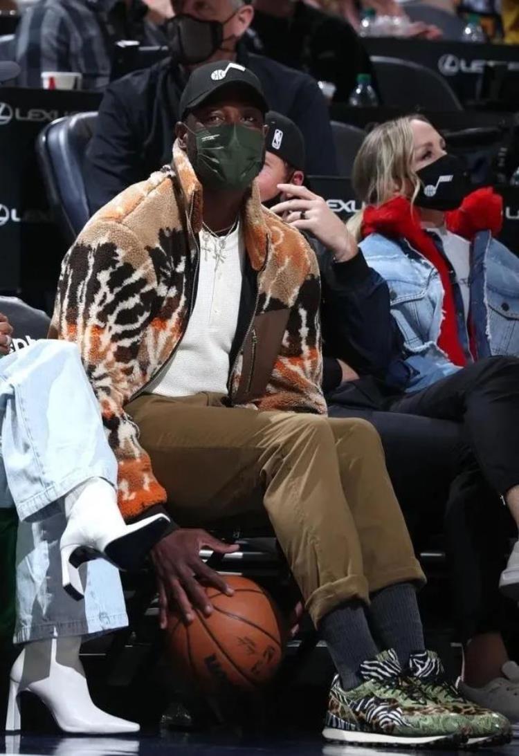 马刺 球星「NBA球员上脚马刺新星穿李宁球鞋史蒂芬森的签名鞋」