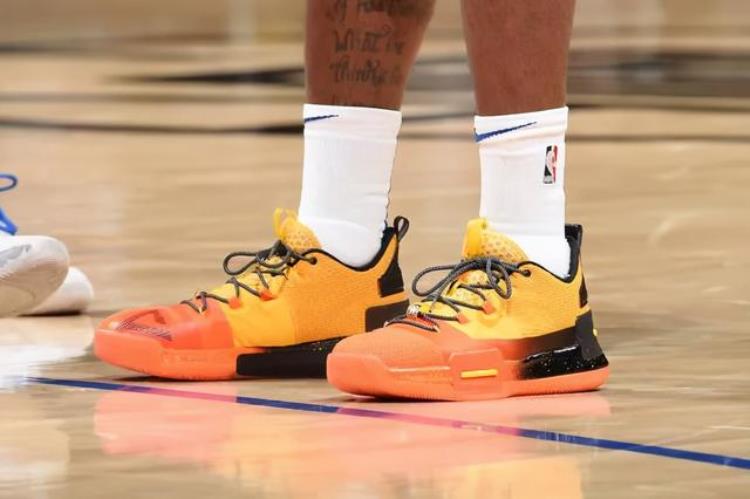 cj麦科勒姆上脚闪击7「NBA球员上脚麦科勒姆穿李宁闪击7东契奇的AJ35很帅」