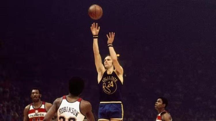 nba持球大核心球员「NBA大持球者进化史从大O巴里乔丹到勒布朗哈登」