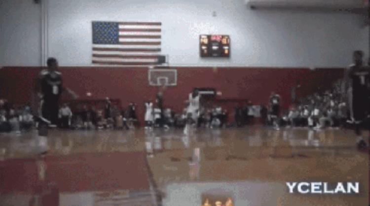 卡特挂篮筐「NBA球员挂框有多霸气卡特单臂一人站着挂库里挂框被嘲笑」