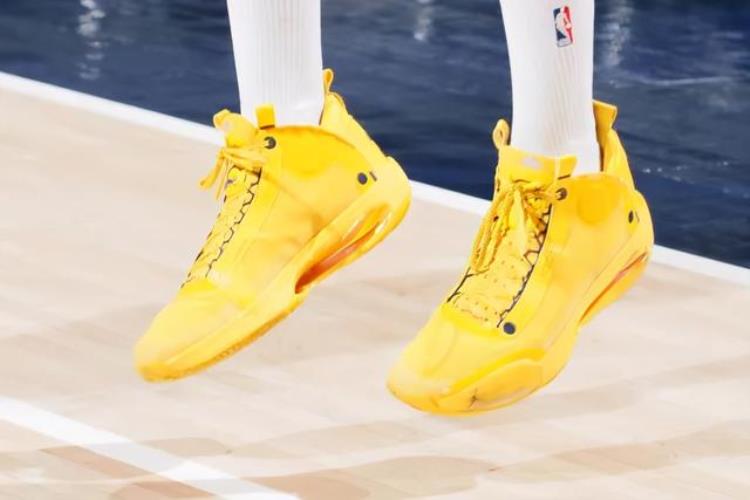 cj麦科勒姆上脚闪击7「NBA球员上脚麦科勒姆穿李宁闪击7东契奇的AJ35很帅」