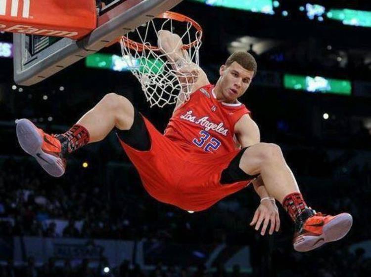 卡特挂篮筐「NBA球员挂框有多霸气卡特单臂一人站着挂库里挂框被嘲笑」