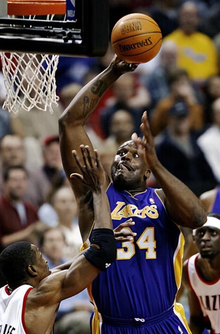 nba单手抓篮球「NBA曾经风靡一时的单手抓球为何现在几乎看不到了」