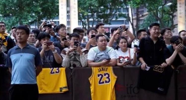 上海nbastyle「NBA球星抵达上海国内球迷狂热呐喊是没有底线还是追星自由」