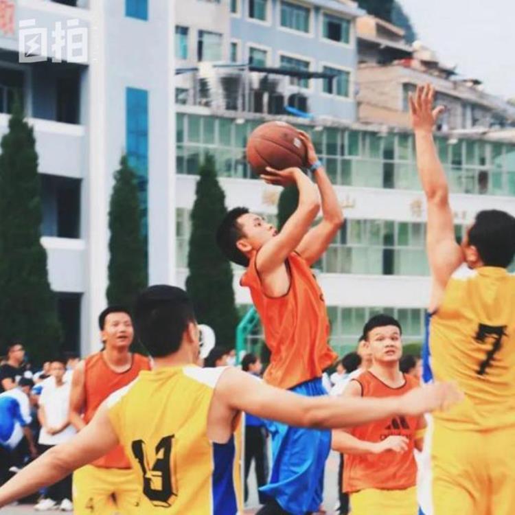 我边摆摊边练球身高1米68职业梦碎却被马布里邀请一起训练