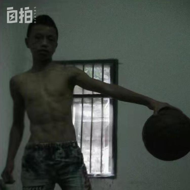 我边摆摊边练球身高1米68职业梦碎却被马布里邀请一起训练