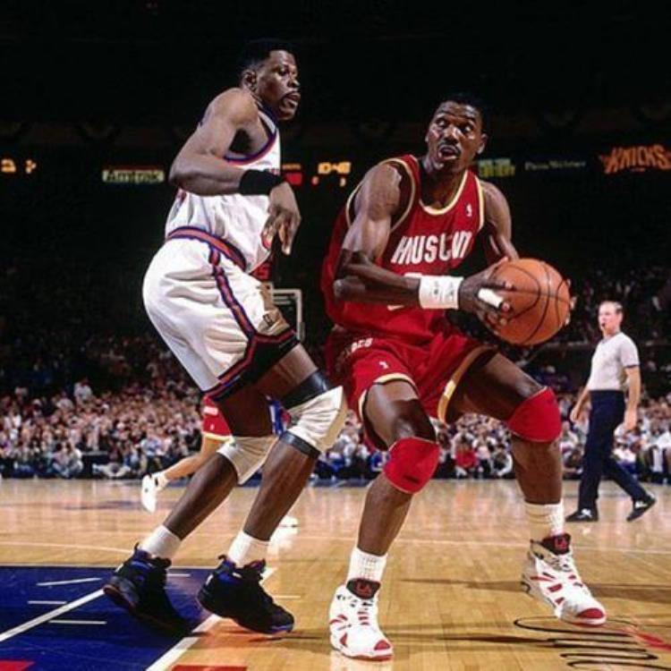 nba明星球员绝招「武林看家秘籍盘点NBA十大球星的个人绝技篮球场上的无解」