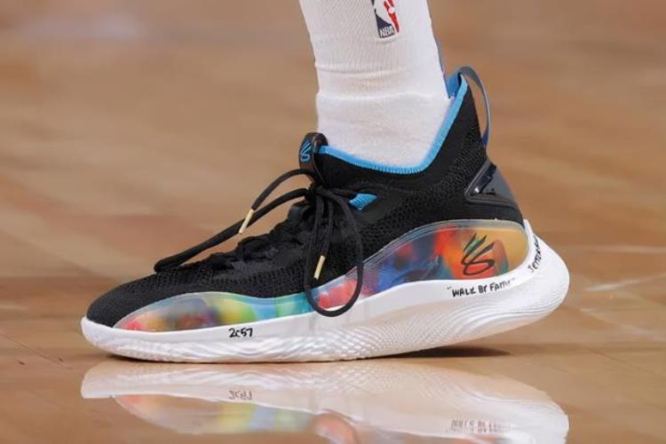 cj麦科勒姆上脚闪击7「NBA球员上脚麦科勒姆穿李宁闪击7东契奇的AJ35很帅」