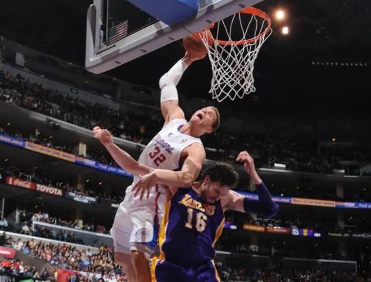 nba隔扣锦集「振奋人心盘点NBA十大隔人扣篮小个子也能飞越顶级中锋」