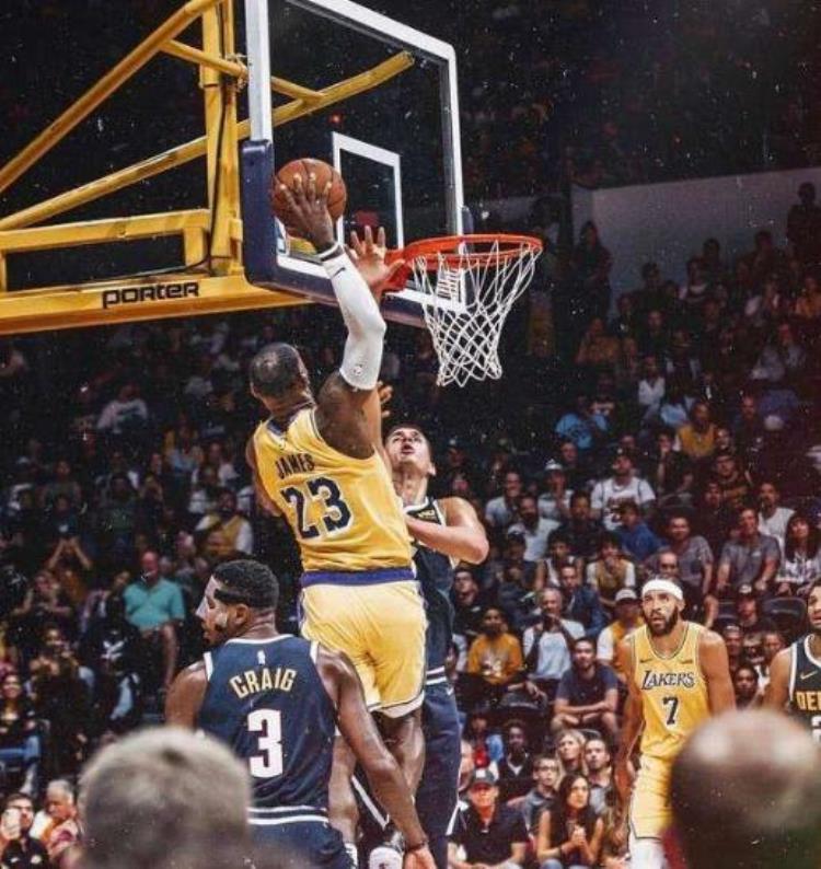 扣篮为什么要挂筐「为什么NBA球星扣篮后喜欢挂筐原来这里面学问这么大」