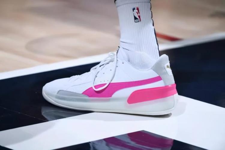 cj麦科勒姆上脚闪击7「NBA球员上脚麦科勒姆穿李宁闪击7东契奇的AJ35很帅」
