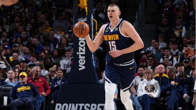 约基奇恩比德谁更配上第一中锋「NBA今日数据约基奇40年来第一人恩比德与哈登有望历史第5对组合」