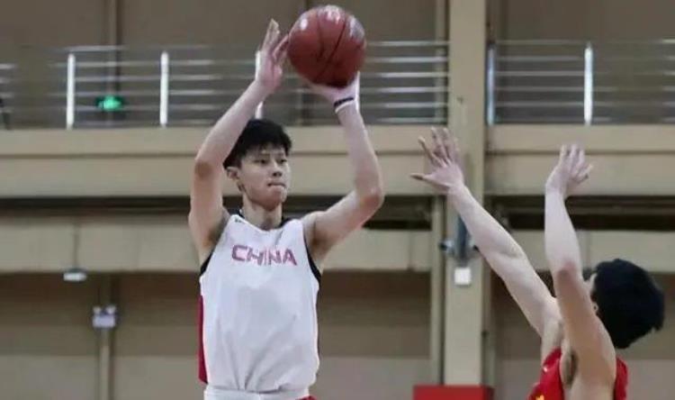 曾凡博有没有可能进nba「曾凡博能不能进入NBA当然最低二轮秀」