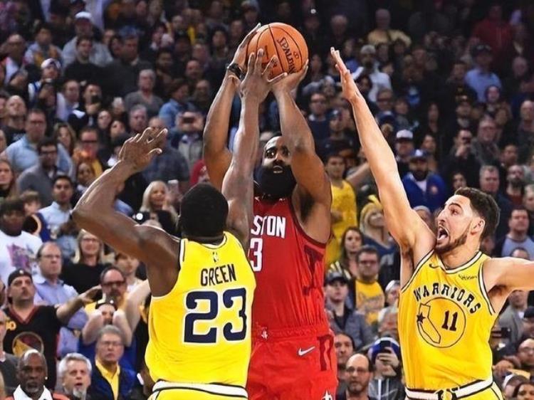 nba持球大核心球员「NBA大持球者进化史从大O巴里乔丹到勒布朗哈登」