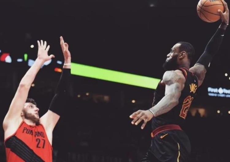 nba隔扣锦集「振奋人心盘点NBA十大隔人扣篮小个子也能飞越顶级中锋」