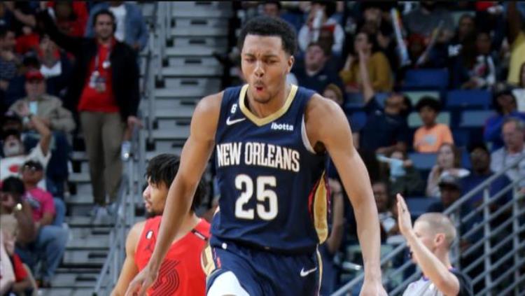 约基奇恩比德谁更配上第一中锋「NBA今日数据约基奇40年来第一人恩比德与哈登有望历史第5对组合」