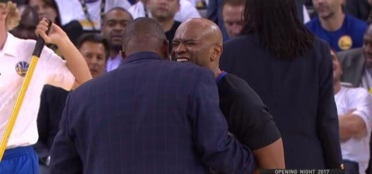 nba裁判判错怎么办「在NBA当裁判有多不易姚明跳球误伤裁判刚开场就下场」