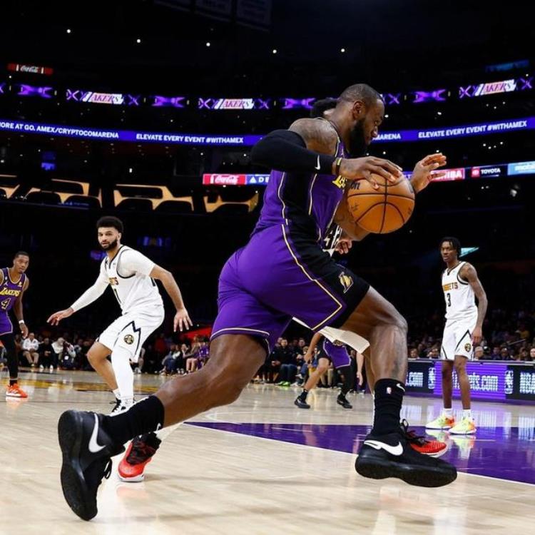 塔克天价球鞋「还得是鞋王塔克上脚罕见Kobe战靴全世界就一双」
