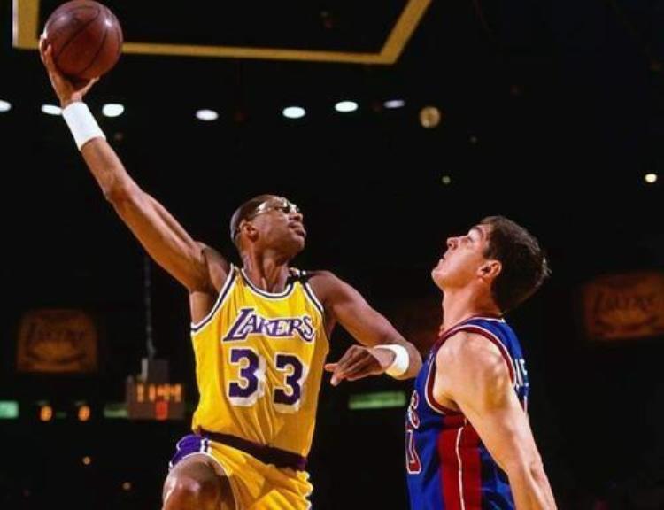 nba明星球员绝招「武林看家秘籍盘点NBA十大球星的个人绝技篮球场上的无解」