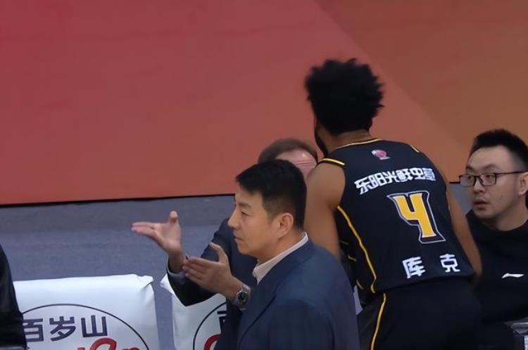 nba球员库克「和主教练吵起来了NBA冠军库克在CBA打了14场比赛表现如何」