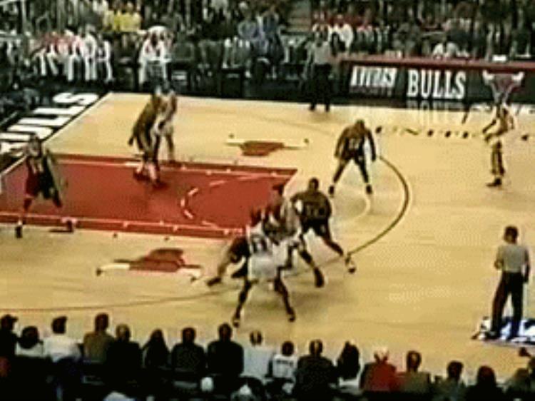 nba持球大核心球员「NBA大持球者进化史从大O巴里乔丹到勒布朗哈登」