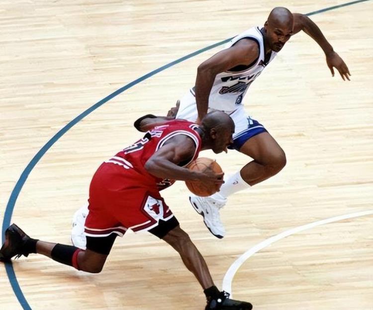 nba不允许穿69号「NBA5大未解之谜不能穿69号球衣乔丹98年绝杀推人」