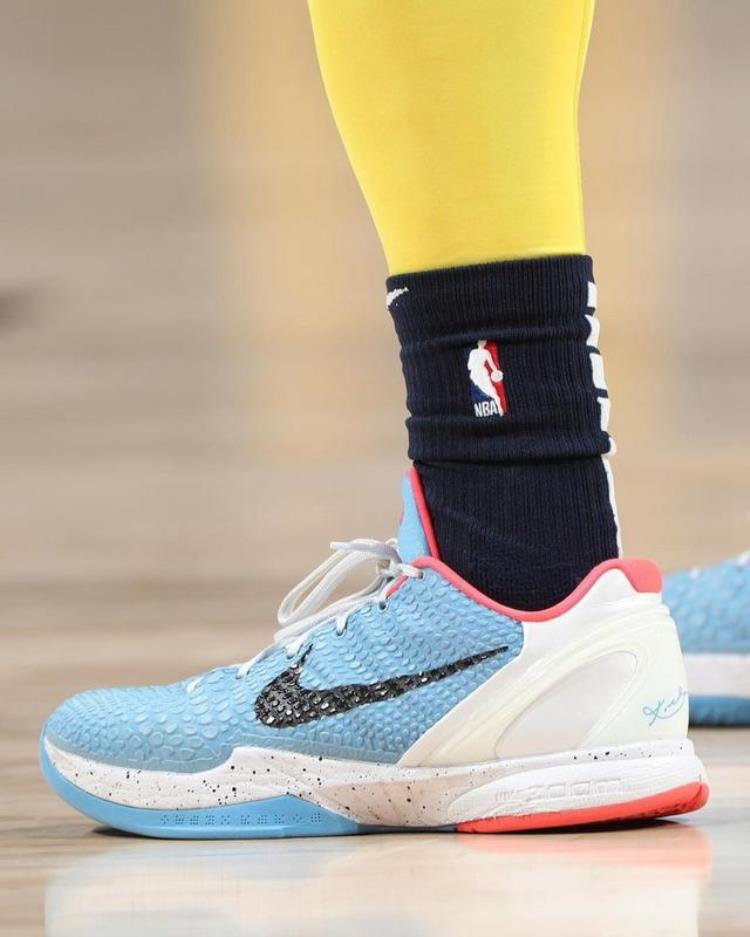塔克天价球鞋「还得是鞋王塔克上脚罕见Kobe战靴全世界就一双」