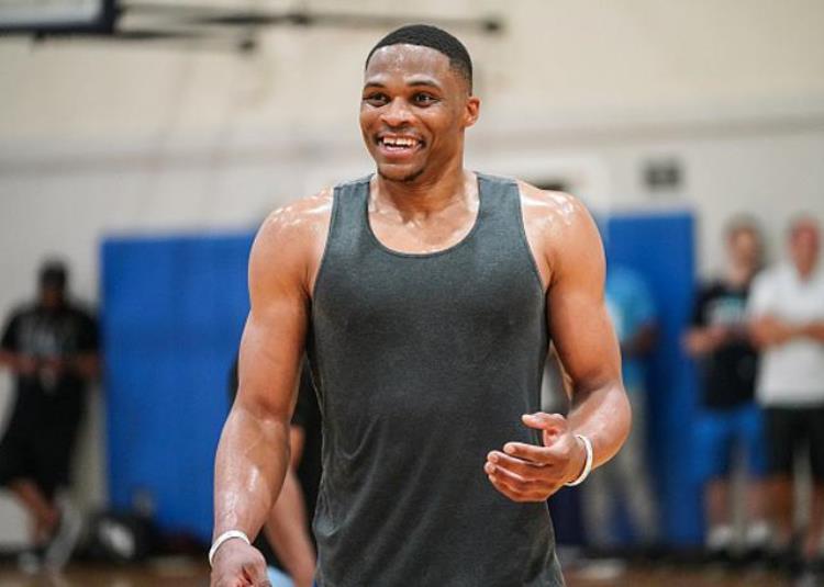 威少饮食计划「NBA独家食谱大曝光威少一天吃5顿波神摄入能量精确到个位数」
